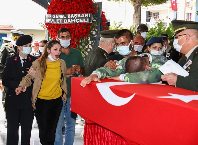 Şehit Teğmen Mehmet Kıvık, İzmir'de son yolculuğuna uğurlandı