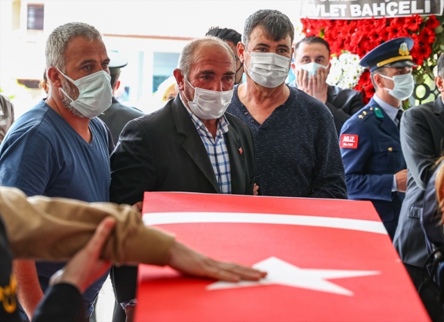 Şehit Teğmen Mehmet Kıvık, İzmir'de son yolculuğuna uğurlandı