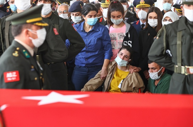 Şehit Teğmen Mehmet Kıvık, İzmir'de son yolculuğuna uğurlandı