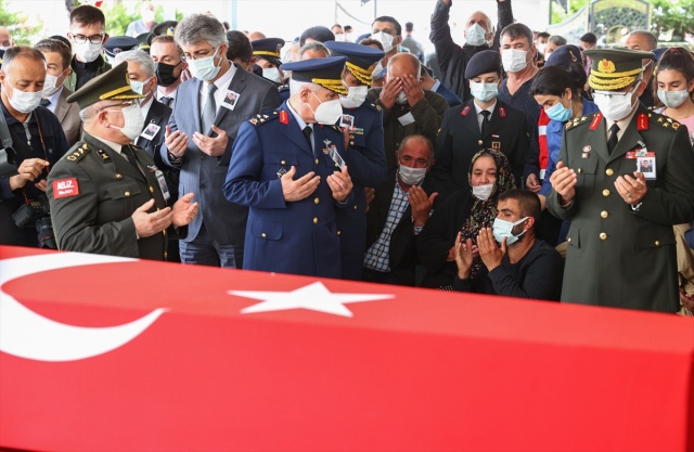 Şehit Teğmen Mehmet Kıvık, İzmir'de son yolculuğuna uğurlandı