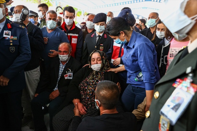 Şehit Teğmen Mehmet Kıvık, İzmir'de son yolculuğuna uğurlandı