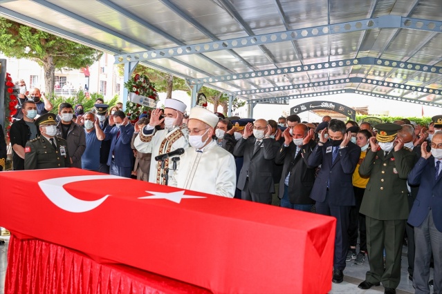 Şehit Teğmen Mehmet Kıvık, İzmir'de son yolculuğuna uğurlandı