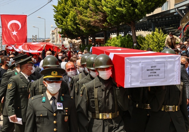 Şehit Teğmen Mehmet Kıvık, İzmir'de son yolculuğuna uğurlandı