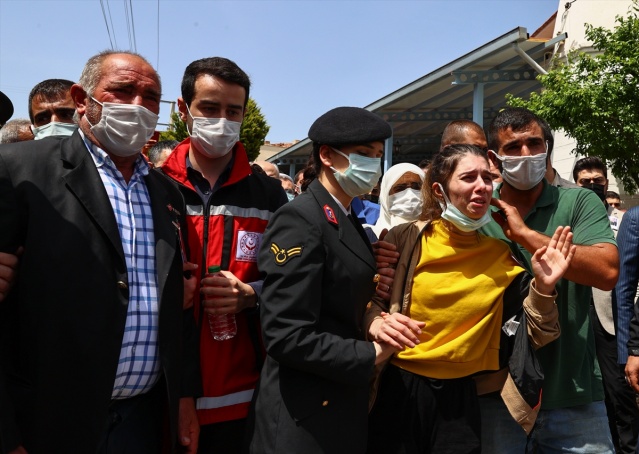 Şehit Teğmen Mehmet Kıvık, İzmir'de son yolculuğuna uğurlandı