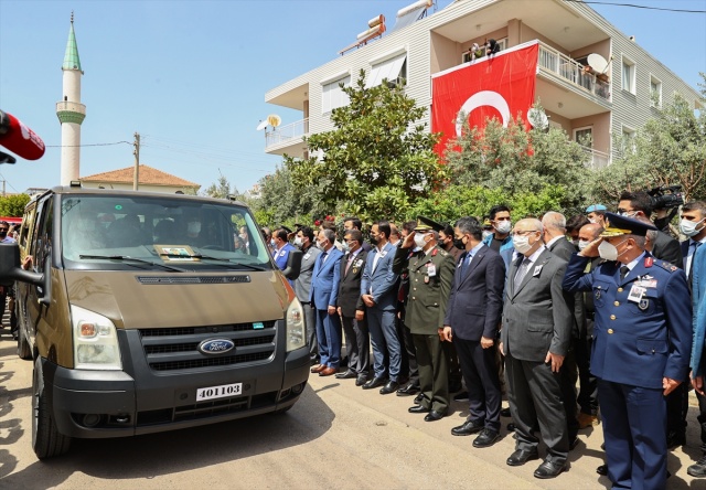 Şehit Teğmen Mehmet Kıvık, İzmir'de son yolculuğuna uğurlandı