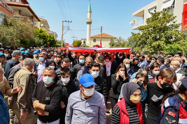 Şehit Teğmen Mehmet Kıvık, İzmir'de son yolculuğuna uğurlandı