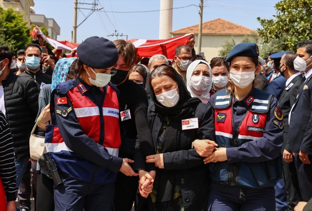 Şehit Teğmen Mehmet Kıvık, İzmir'de son yolculuğuna uğurlandı