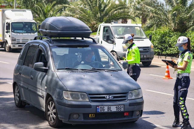 İzmir'de sokak ve meydanlar sessizliğe büründü!