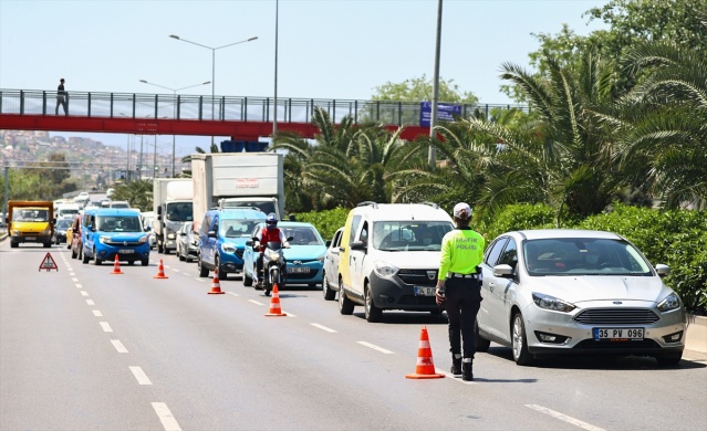 İzmir'de sokak ve meydanlar sessizliğe büründü!