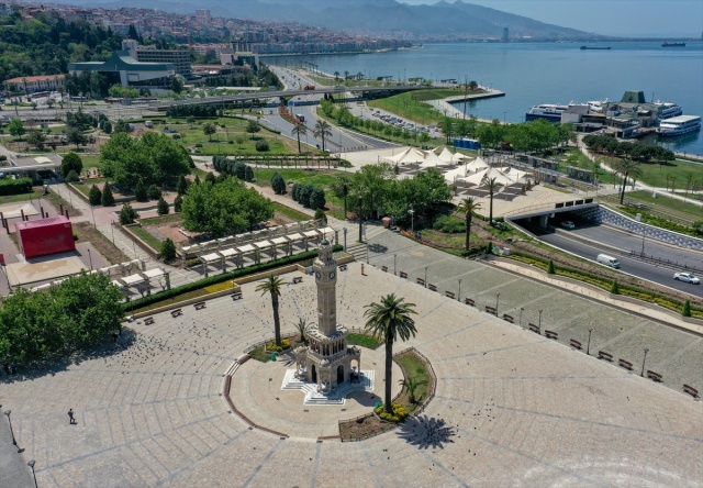 İzmir'de sokak ve meydanlar sessizliğe büründü!