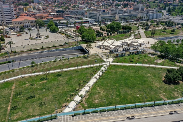 İzmir'de sokak ve meydanlar sessizliğe büründü!