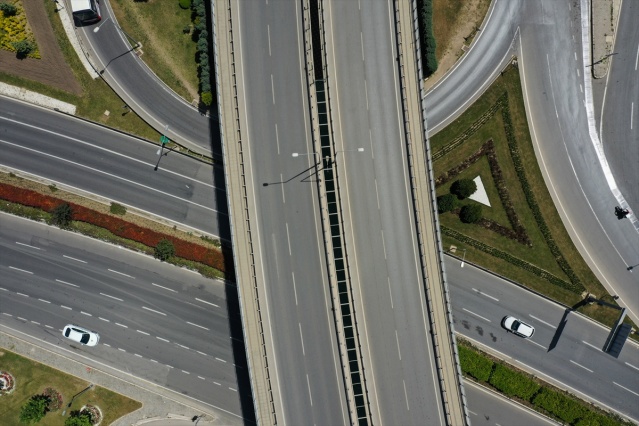 İzmir'de sokak ve meydanlar sessizliğe büründü!