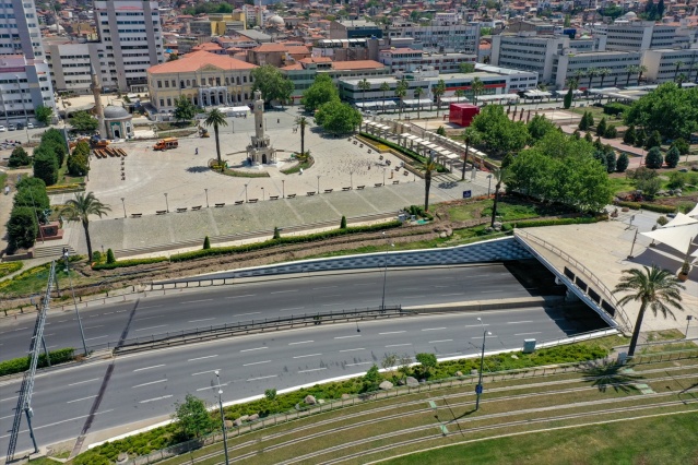 İzmir'de sokak ve meydanlar sessizliğe büründü!