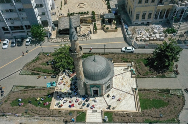 İzmir'de sokak ve meydanlar sessizliğe büründü!