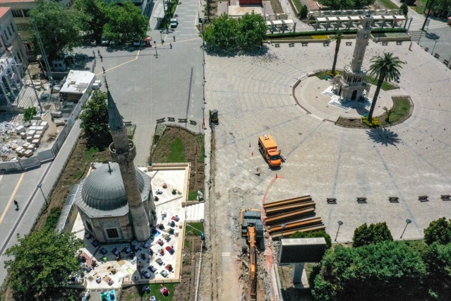 İzmir'de sokak ve meydanlar sessizliğe büründü!