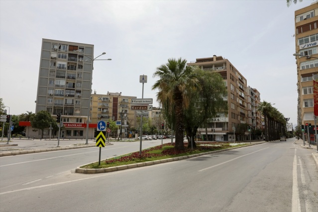 Tam kapanma sürecinde İzmir sokakları sakin