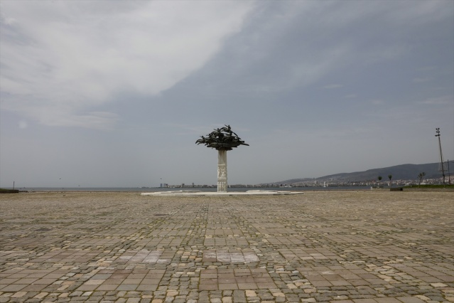 Tam kapanma sürecinde İzmir sokakları sakin