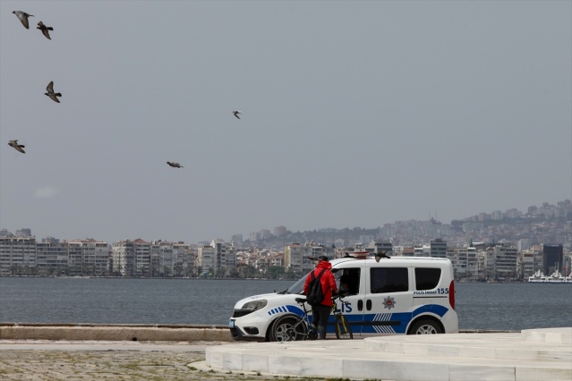 Tam kapanma sürecinde İzmir sokakları sakin