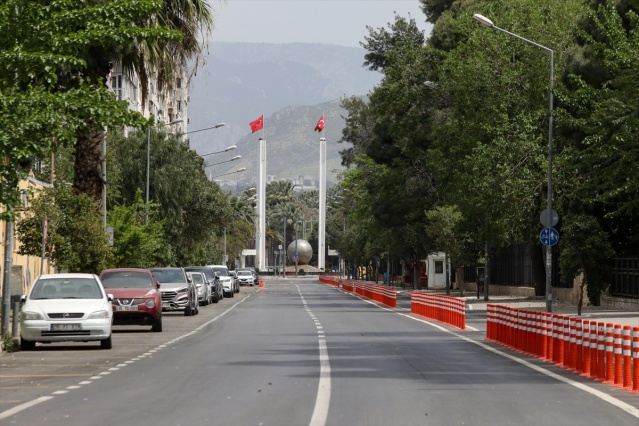 Tam kapanma sürecinde İzmir sokakları sakin