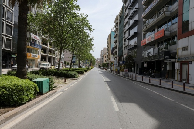 Tam kapanma sürecinde İzmir sokakları sakin