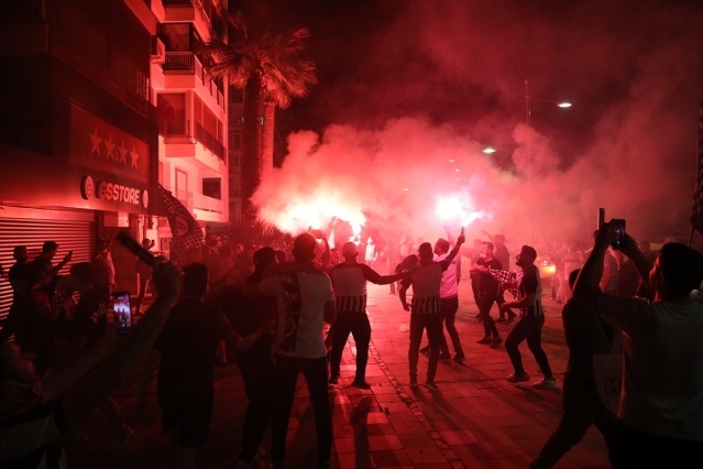 Altaylı taraftarlar, takımlarının Süper Lig'e çıkmasını kutladı