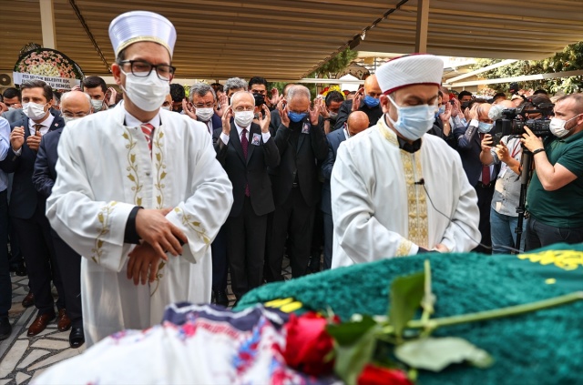 Atila Sertel'i acı gününde yalnız bırakmadılar!