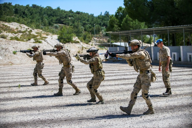 Yerleşim birimlerindeki terör operasyonları için eğitim alan ilk kadın astsubay