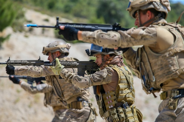 Yerleşim birimlerindeki terör operasyonları için eğitim alan ilk kadın astsubay