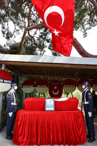 Şehit Astsubay Egemen Öztürk'ün cenazesi İzmir'de defnedildi