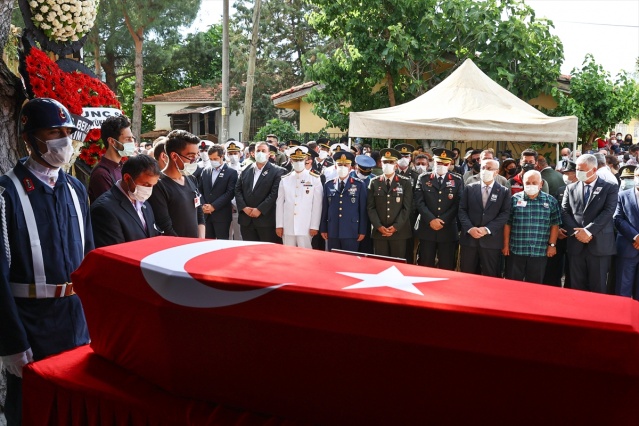 Şehit Astsubay Egemen Öztürk'ün cenazesi İzmir'de defnedildi