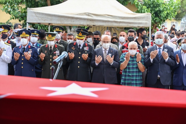 Şehit Astsubay Egemen Öztürk'ün cenazesi İzmir'de defnedildi