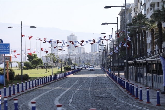 Kısıtlamada İzmir sokakları tenhalaştı