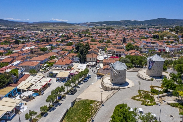 Sörfün adresi Alaçatı, taş evleriyle de ilgi görüyor