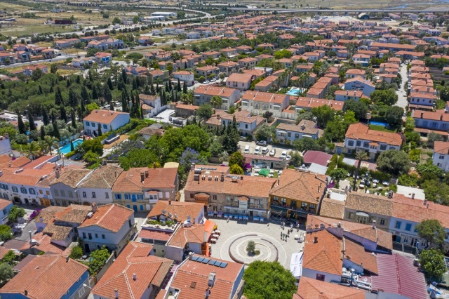 Sörfün adresi Alaçatı, taş evleriyle de ilgi görüyor