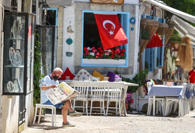 Sörfün adresi Alaçatı, taş evleriyle de ilgi görüyor