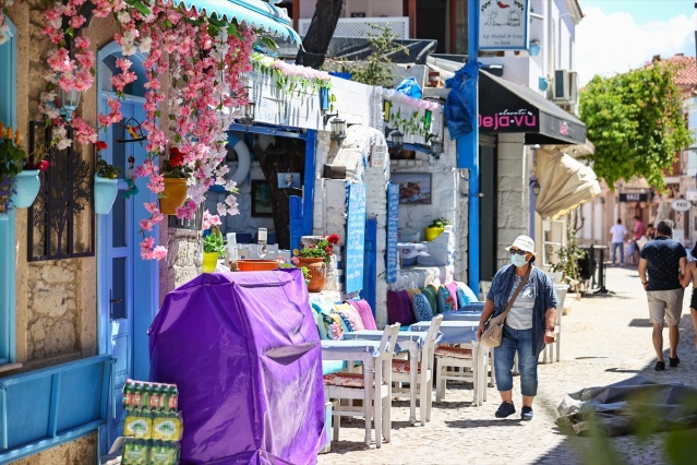 Sörfün adresi Alaçatı, taş evleriyle de ilgi görüyor