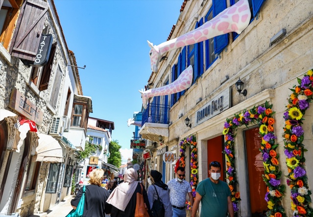 Sörfün adresi Alaçatı, taş evleriyle de ilgi görüyor