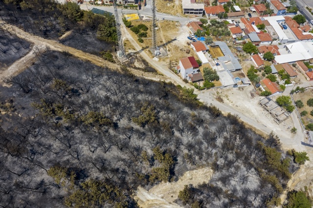 Foça'daki yangında hasar gören bölge havadan görüntülendi