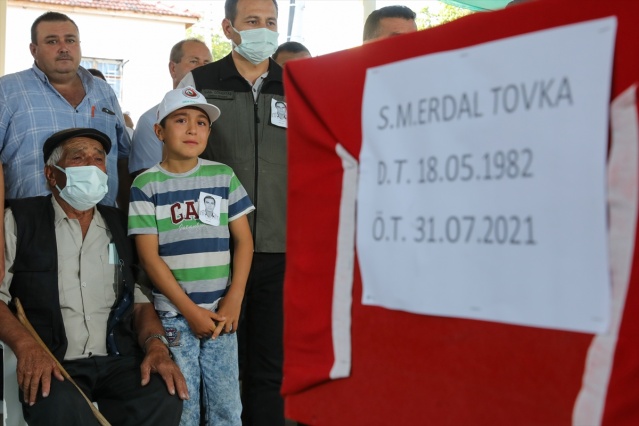 İzmir kahraman yangın şehidini uğurladı!