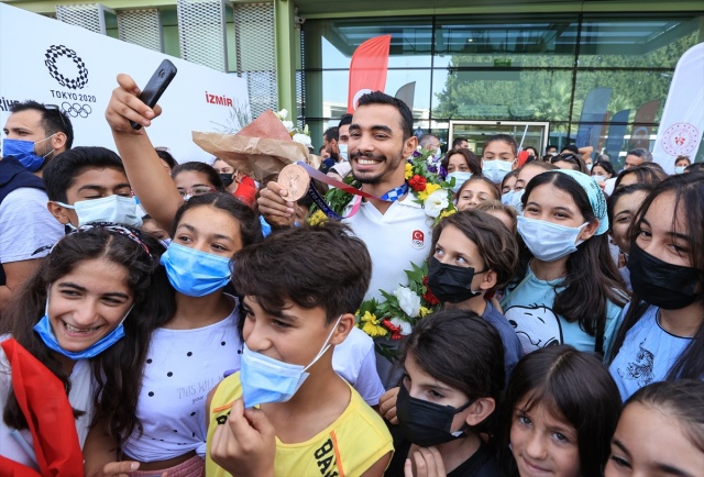 Milli cimnastikçiler İzmir'e geldi