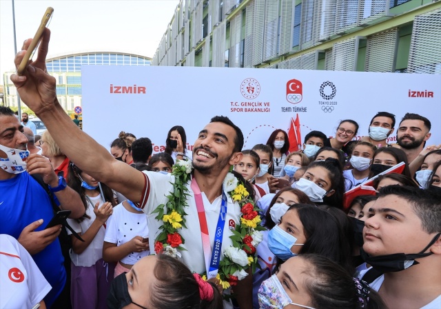 Milli cimnastikçiler İzmir'e geldi