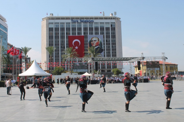 İzmir'de kurtuluş coşkusu