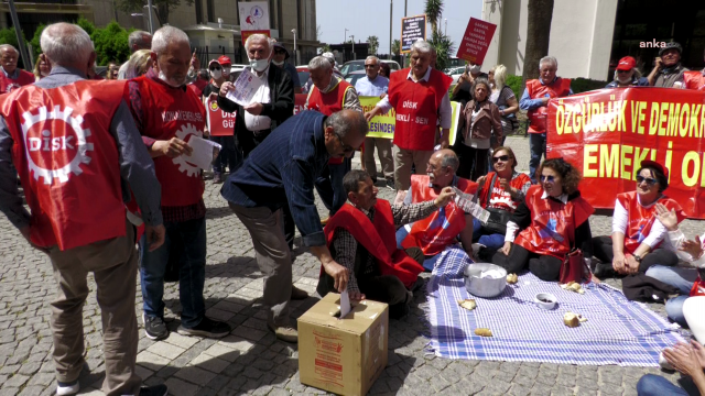 İzmir'de emeklilerden zam protestosu!