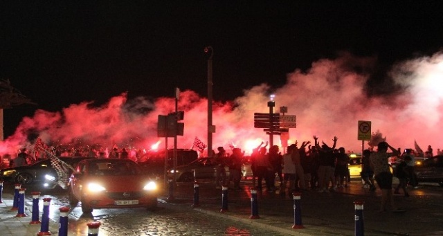 Altaylı taraftarlar, takımlarının Süper Lig'e çıkmasını kutladı