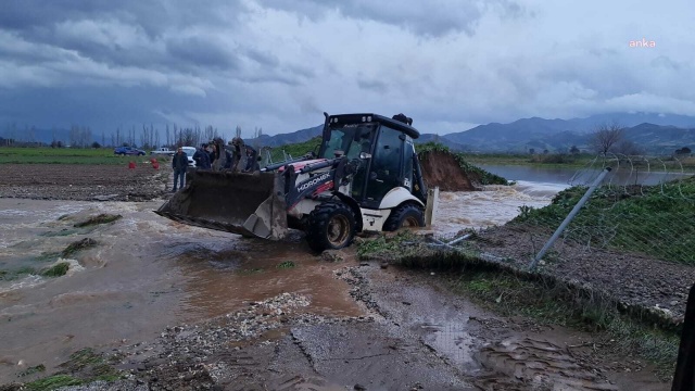 Tire'de yer altı barajı taştı, tarlalar su altında kaldı