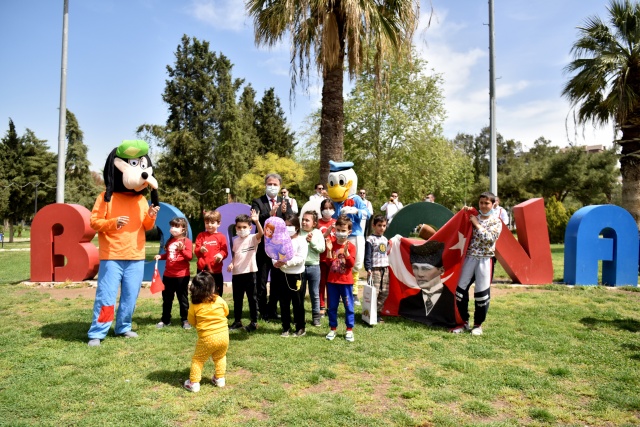 Mucize Bebek Ayda başkanlık koltuğunda