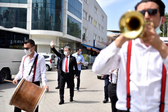 Mucize Bebek Ayda başkanlık koltuğunda