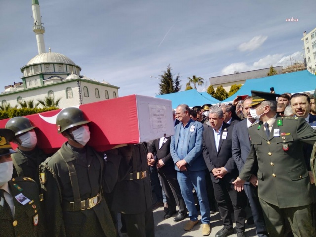 İzmir şehidini gözyaşlarıyla uğurladı