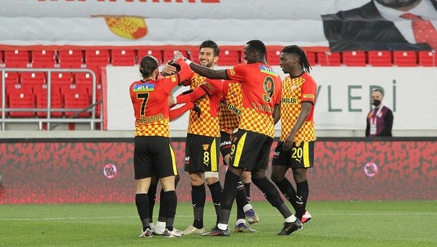 Göztepe-Erzurumspor maçından kareler