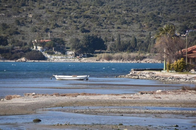 İzmir'de deniz 50 metre çekildi